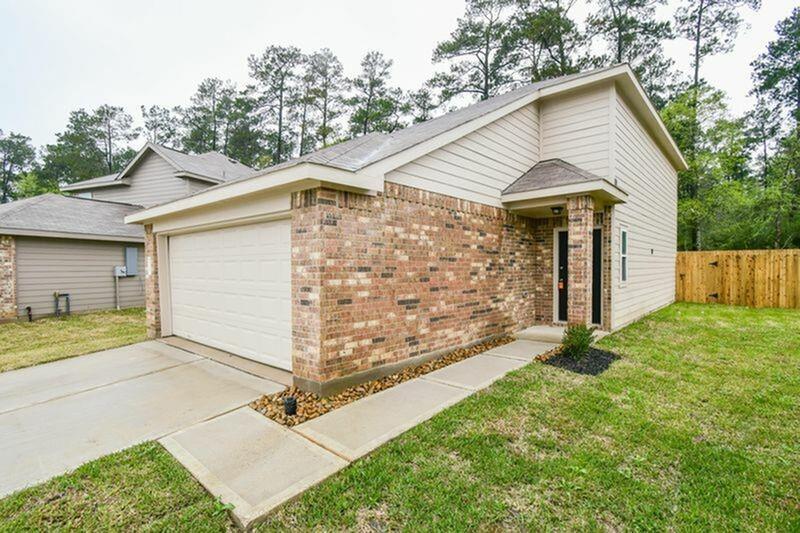 13975 Westfield Dr in Willis, TX - Building Photo