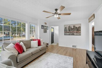 1035 Mayfair Rd S in Troy, OH - Foto de edificio - Building Photo