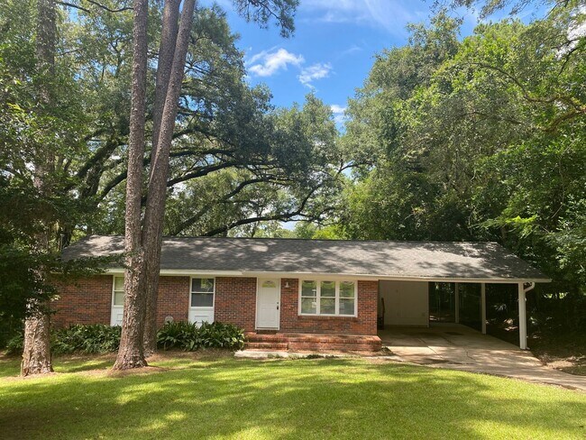 property at 1922 Sunset Ln