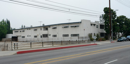 16655 Vanowen St in Van Nuys, CA - Building Photo - Building Photo