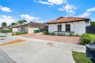 12955 NW 8th Ln in Miami, FL - Building Photo - Building Photo