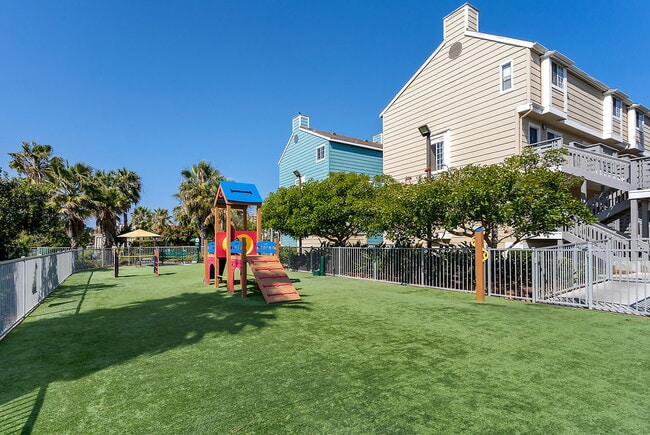 Huntington Breakers in Huntington Beach, CA - Foto de edificio - Building Photo
