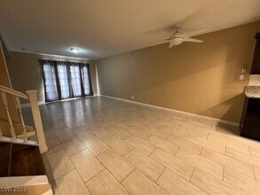 2883 Calle Del Oro in Las Vegas, NV - Building Photo - Building Photo