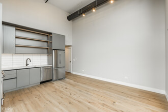 663 N Sangamon St, Unit 410 in Chicago, IL - Building Photo - Building Photo