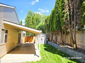 21138 SW Houston Dr in Sherwood, OR - Building Photo - Building Photo