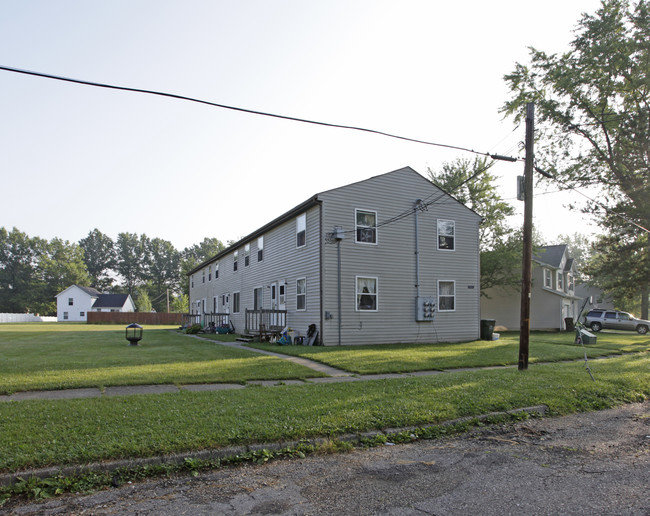 9555 Cloverleaf Rd in Windham, OH - Building Photo - Building Photo