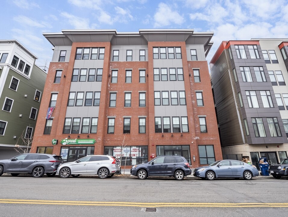 45 L St in Boston, MA - Building Photo