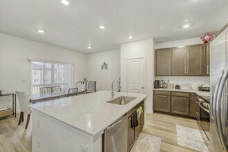 8991 Hightower St in Parker, CO - Foto de edificio - Building Photo