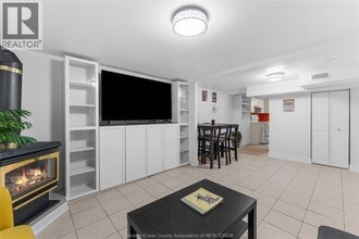 1229 Chilver Rd in Windsor, ON - Foto de edificio - Building Photo