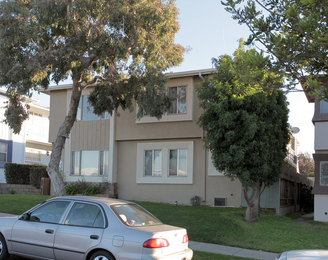 1120 E Imperial Ave in El Segundo, CA - Foto de edificio - Building Photo