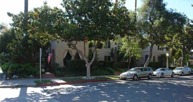 590 S Oakland Ave in Pasadena, CA - Building Photo - Building Photo