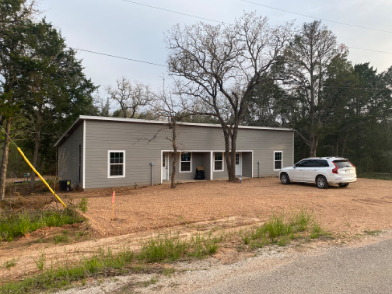 145 Commanche Dr in Smithville, TX - Building Photo