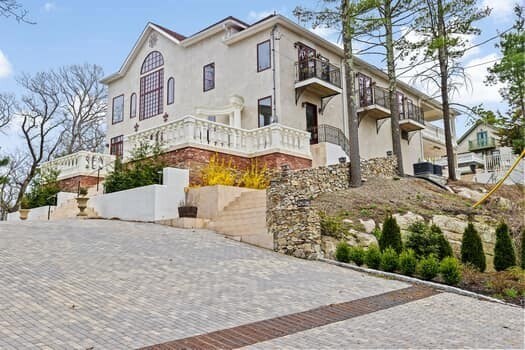 24 Atlantic Ave in Cohasset, MA - Building Photo