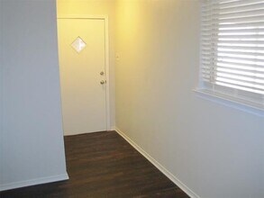 6545 Ascot Ln in Dallas, TX - Building Photo - Building Photo