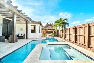 1920 SW 154th Ave in Miami, FL - Foto de edificio - Building Photo