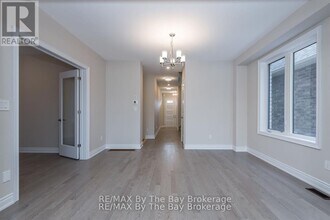 3 Periwinkle Rd in Springwater, ON - Building Photo - Building Photo