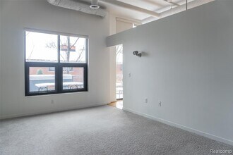 100 N Center St in Royal Oak, MI - Foto de edificio - Building Photo