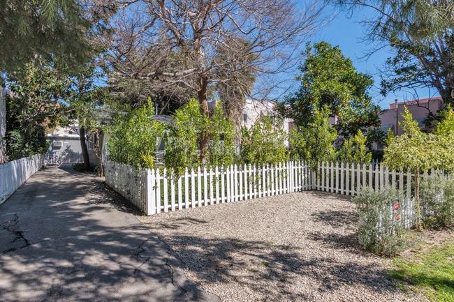 4417 Avocado St in Los Angeles, CA - Foto de edificio - Building Photo