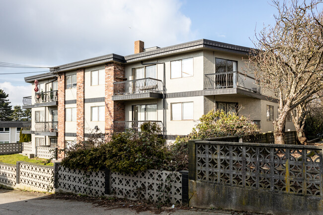 Cambridge Estates in Vancouver, BC - Building Photo - Building Photo