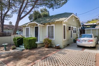 2076 Lake Ave in Altadena, CA - Building Photo - Building Photo