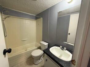 4 Corey Pl in Manhattan, KS - Building Photo - Building Photo