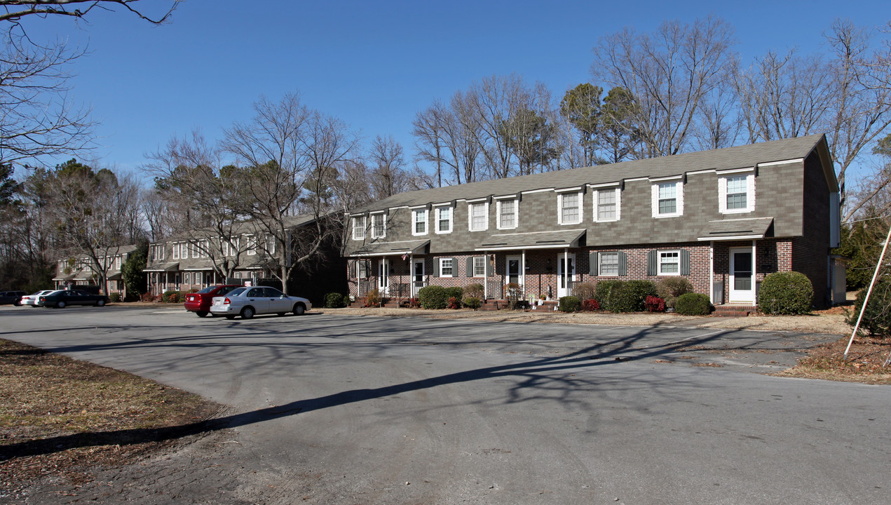 210-214 W Davis St in Smithfield, NC - Foto de edificio