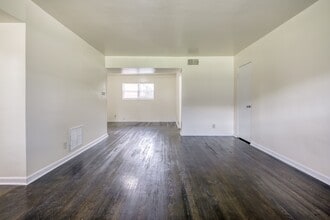 Dream Court Apartments in Atlanta, GA - Foto de edificio - Building Photo