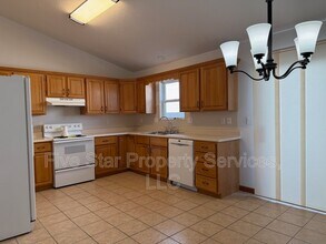 5101 Dove Dr in Springfield, IL - Building Photo - Building Photo