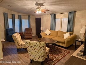 706 Hyacinth Cir in Micco, FL - Foto de edificio - Building Photo