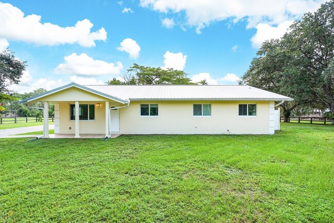 15848 129th Plz N in Jupiter, FL - Building Photo - Building Photo