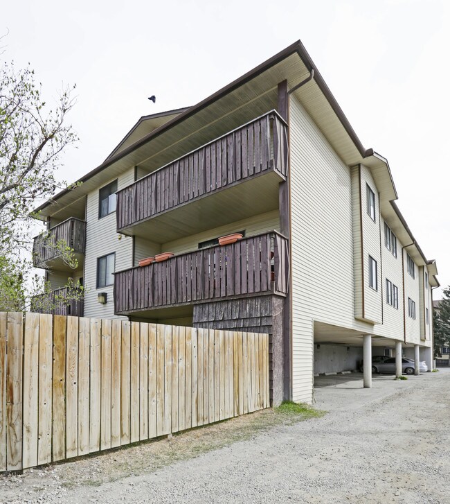 1725 38th St SE in Calgary, AB - Building Photo - Building Photo