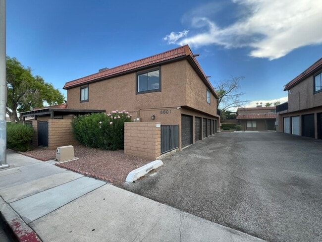 6601 Silverstream Ave in Las Vegas, NV - Building Photo - Building Photo