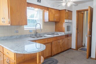 5520 S Pulaski Rd, Unit 2 in Chicago, IL - Building Photo - Building Photo