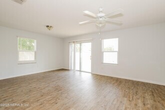8294 Rigel Rd in Jacksonville, FL - Foto de edificio - Building Photo
