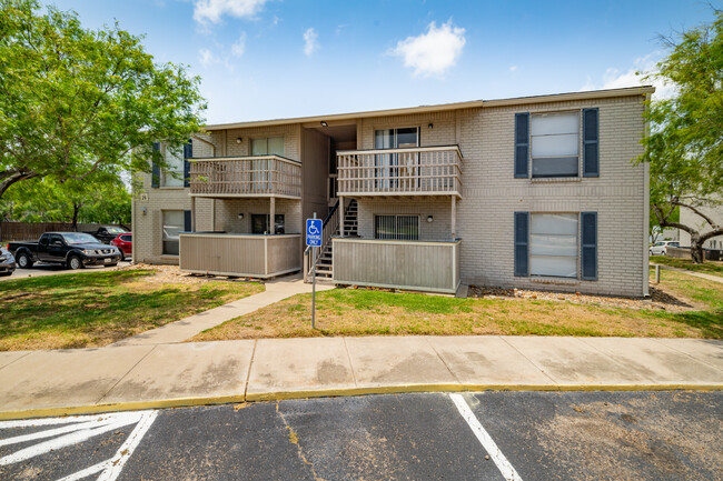 The Bay Club in Corpus Christi, TX - Building Photo - Building Photo