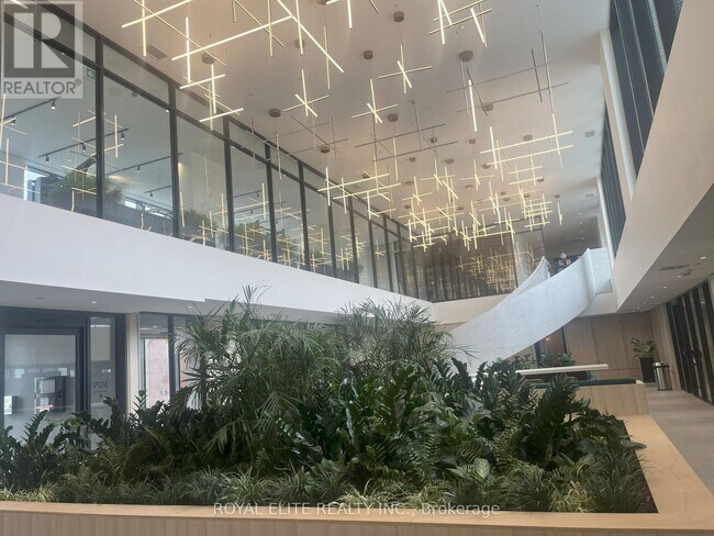 3079 Trafalgar Rd in Oakville, ON - Building Photo - Building Photo