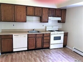 5 Tredwell Ct in Syosset, NY - Building Photo - Building Photo