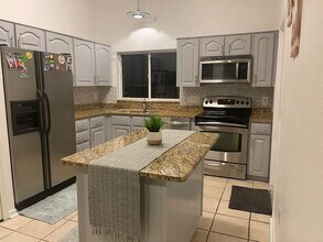 13932 Huntwick Dr in Orlando, FL - Building Photo - Building Photo