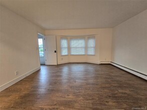 202 Birch Ave in Farmingdale, NY - Building Photo - Building Photo