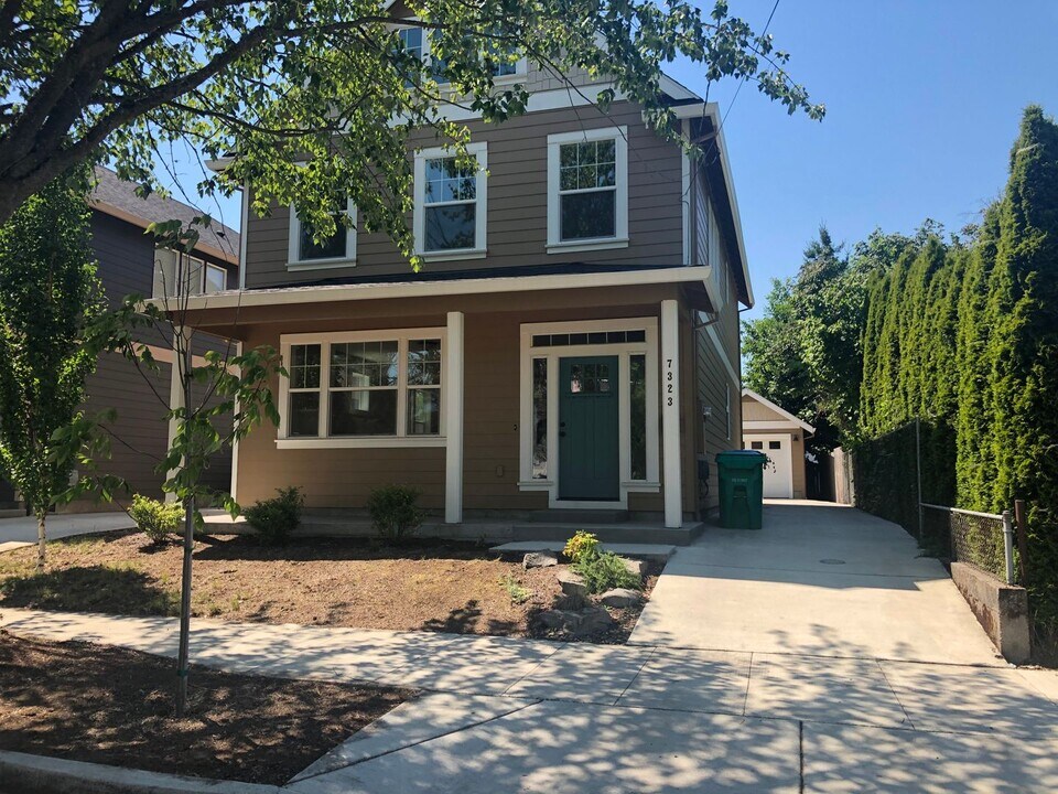 7323 N Jordan Ave in Portland, OR - Building Photo
