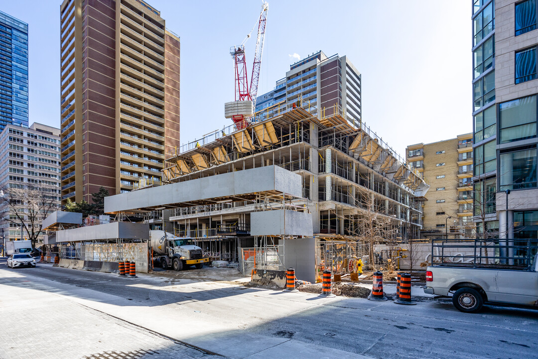 Charlesview Apartments in Toronto, ON - Building Photo