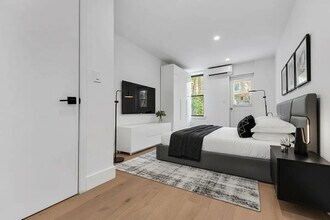 166 E 7th St, Unit 1B in New York, NY - Building Photo - Building Photo