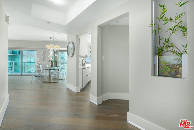 13600 Marina Pointe Dr in Marina Del Rey, CA - Building Photo - Building Photo