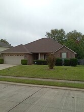 1605 Winchester Dr in Bossier City, LA - Foto de edificio - Building Photo