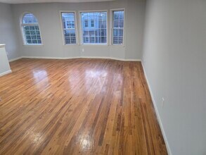 220 CLERK St in Jersey City, NJ - Building Photo - Building Photo