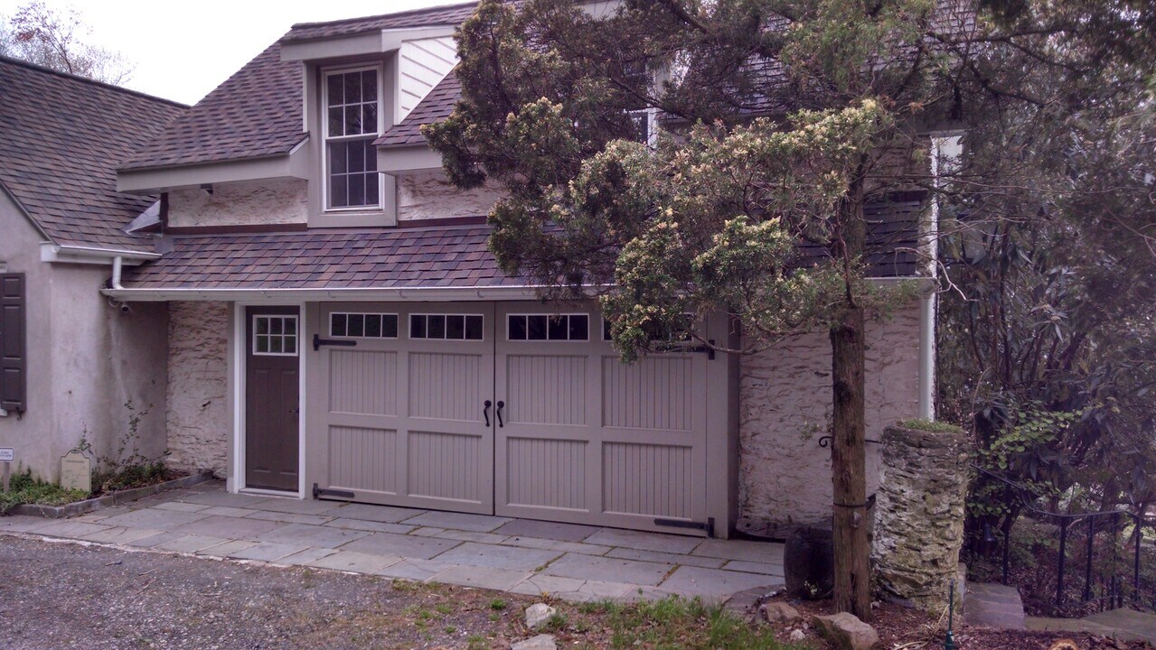 2 River Road in Conshohocken, PA - Building Photo