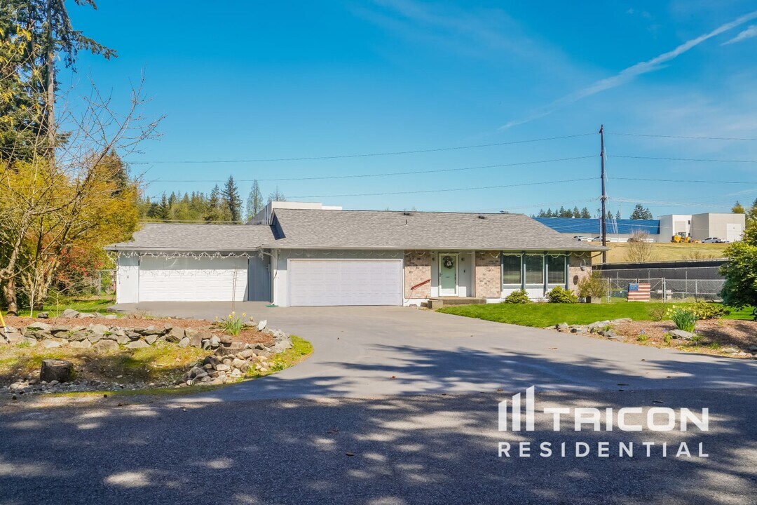 5203 161st St E in Tacoma, WA - Building Photo