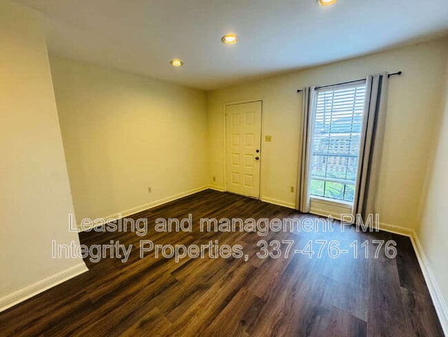 2419 Robley Dr in Lafayette, LA - Foto de edificio - Building Photo