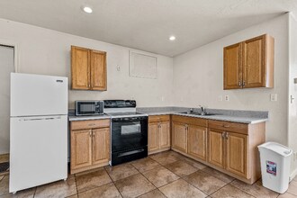 1378 E Hatcher Dr, Unit STUDIO in Flagstaff, AZ - Building Photo - Building Photo