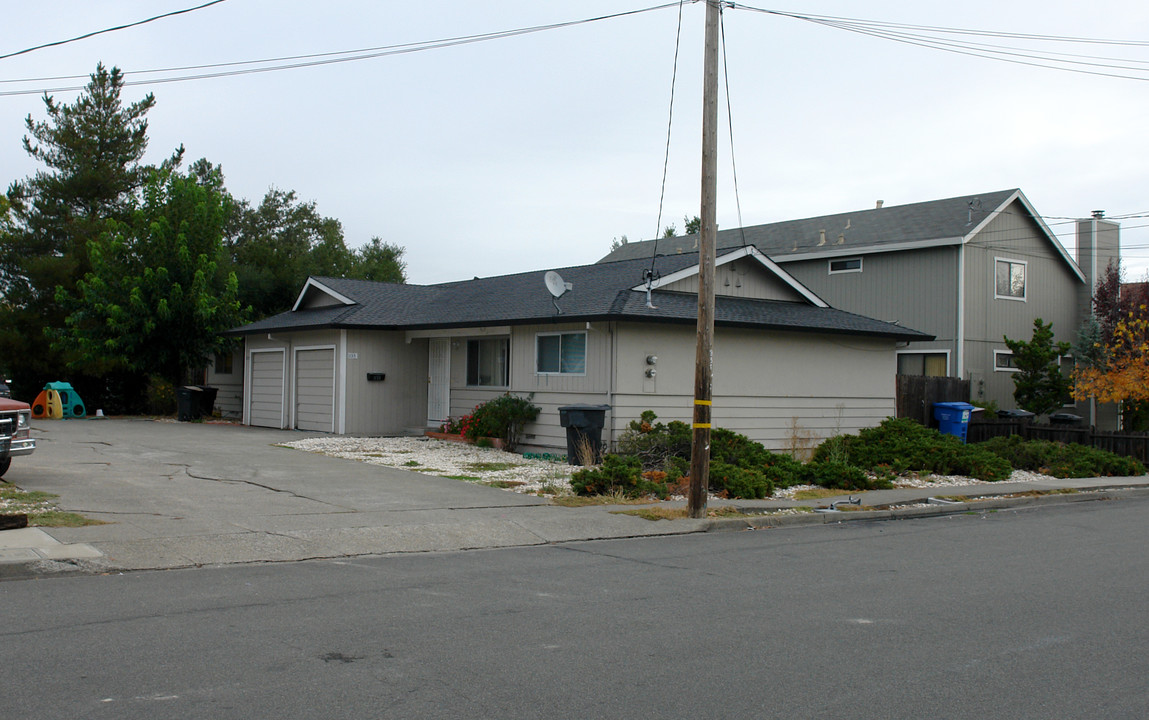 1133 Butte Ct in Santa Rosa, CA - Building Photo